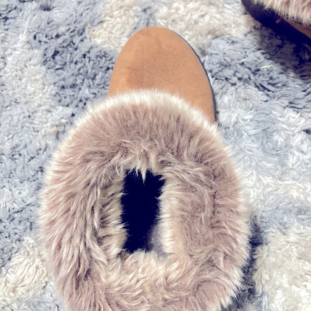 Slippers - Picture 1 of 3